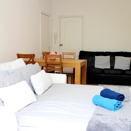 Large Garden Apartment On Golders Green High Road Лондон Екстер'єр фото